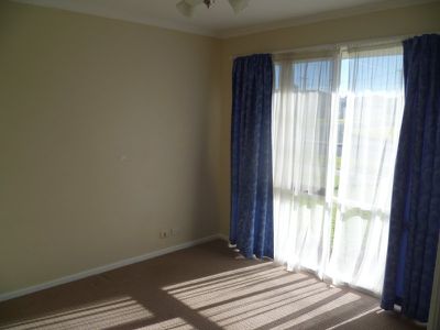 1 / 2 Nanworen Crescent, Bell Park