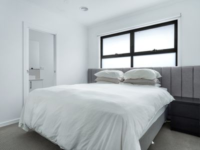 2 / 10 Beaumont Parade, West Footscray