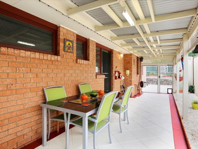 7-9 Burlington Crescent, Leopold