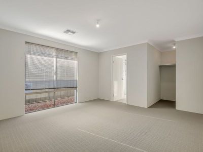 8 Bunker Crescent, Yanchep