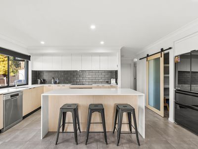 11 Hann Close, Rural View