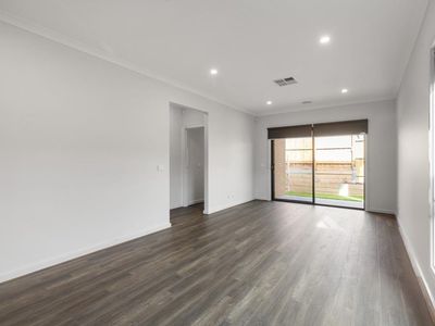 76 Jarlath Drive, Mambourin