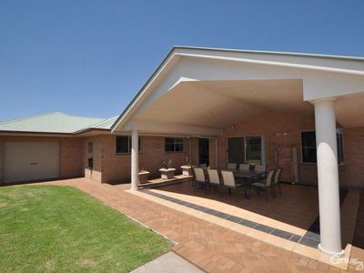 11 Nepean Place, Dubbo