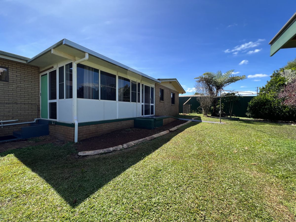 4 Larkin Close, Atherton