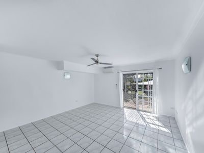 9 / 11 Island Close, Cannonvale