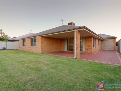 12 Sequin Close, Meadow Springs