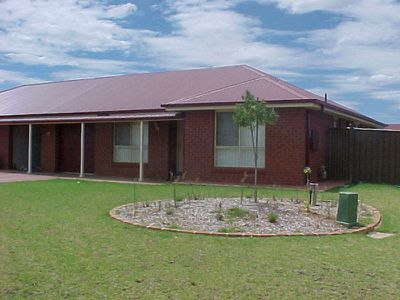 1 / 93 Twickenham Drive, Dubbo