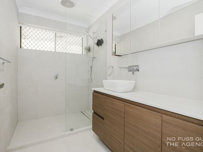 32 Carr Crescent, Warwick