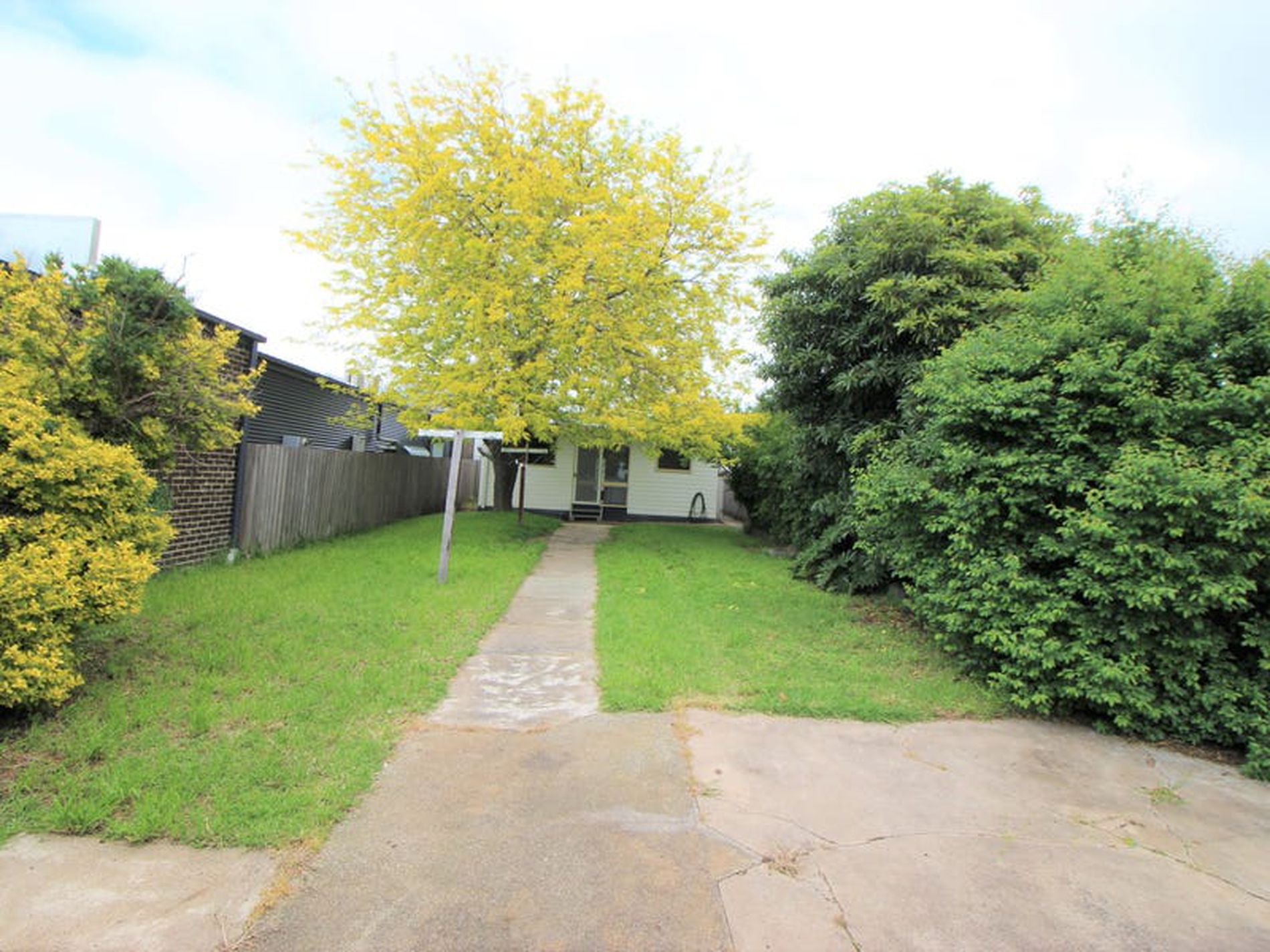 18 Lawton Avenue, Geelong West