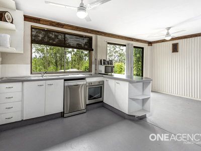 14 Megan St, Camira