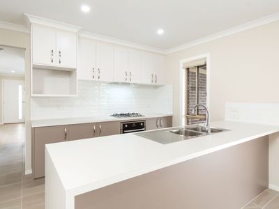 37  DARTNELL CRESCENT, Wodonga