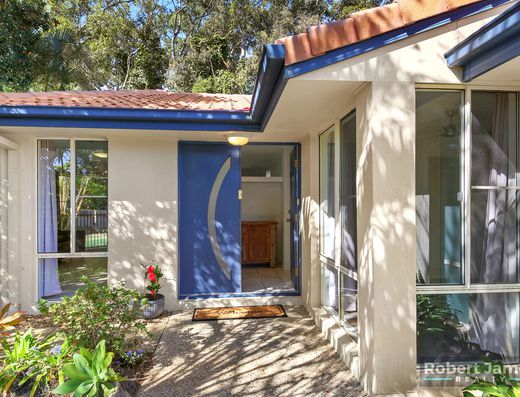 5 BEDROOM HOME WITH PARK RESERVE BACKDROP image 7