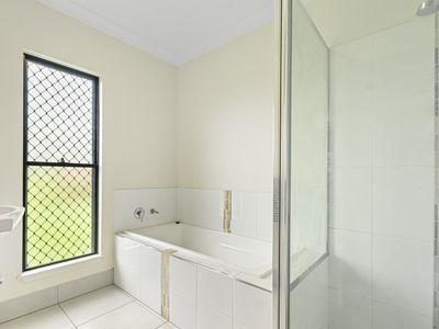 12 MAURO CLOSE, Bentley Park