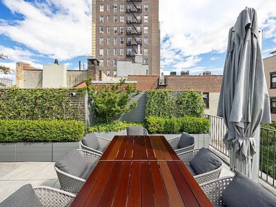 146 Waverly Place, New York, NY 10014, International