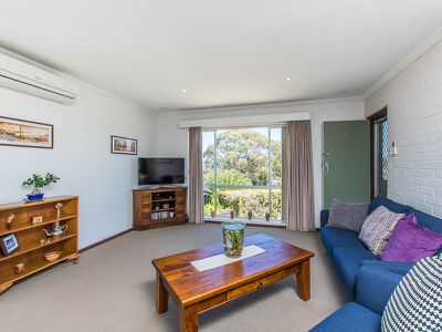 8/11 Wilson Crescent, Wembley Downs