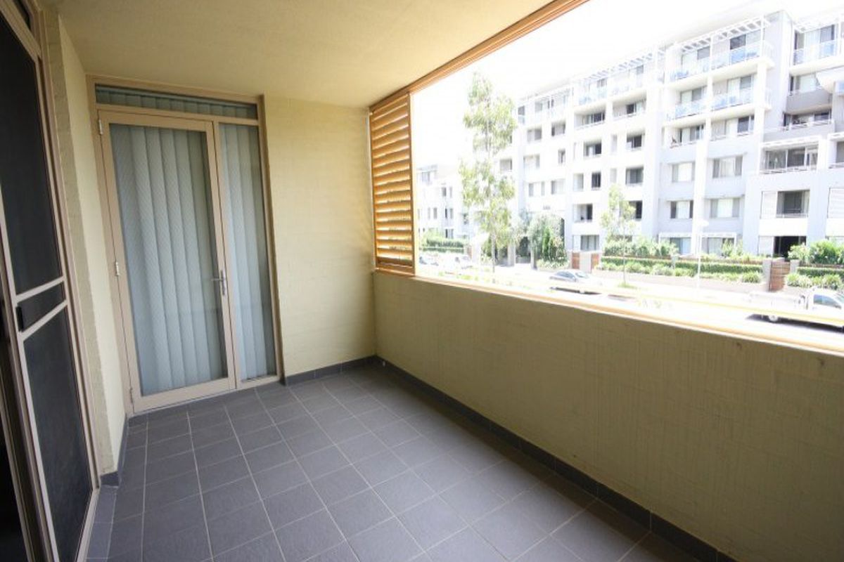 4  Stromboli Strait , Wentworth Point