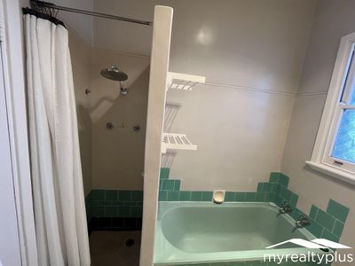 128 Robert Street, Como