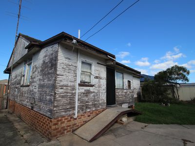 6 ADDISON Avenue, Lake Illawarra