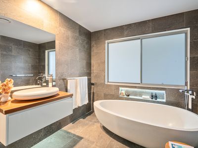 105 Basin View Parade, Basin View