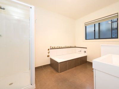 34 Ineke Drive, Kingston