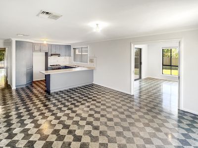 26 Ken Mcmullen Place, Dubbo