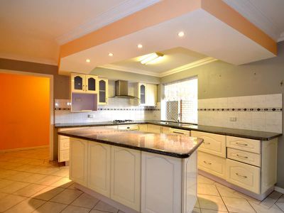 7 Bywood Way, Lynwood