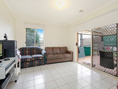 5 Oregon Crt, Narre Warren South
