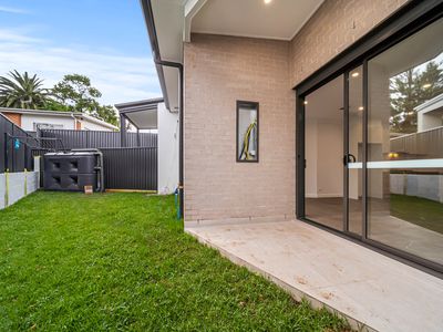 2 / 5 Holland Crescent, Casula