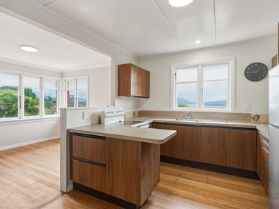 122 Easther Crescent, Kew