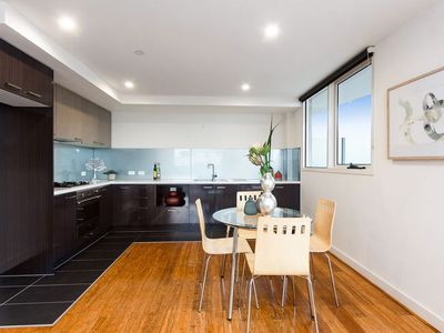 301 / 17 Robbs Parade, Northcote