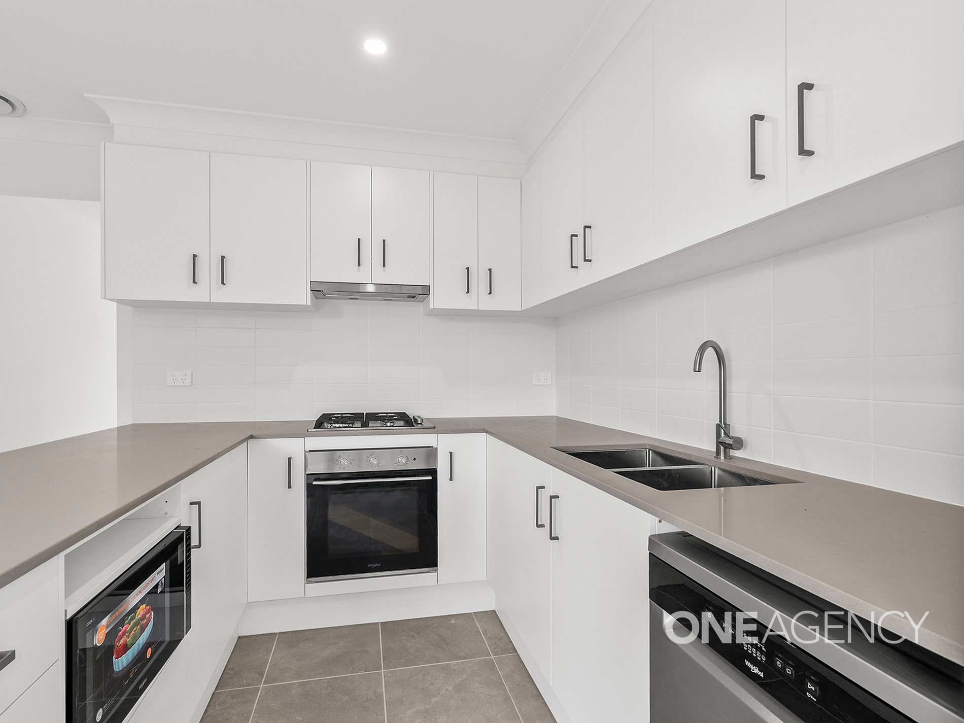 2 / 28 Coomea Street, Bomaderry