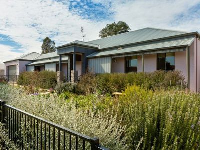 10 Vine Street, Holbrook