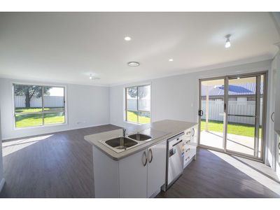 30 Apsley Crescent, Dubbo
