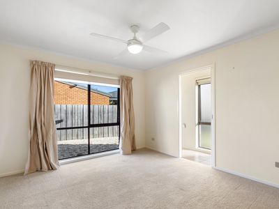 12 Yvette Close, Sale