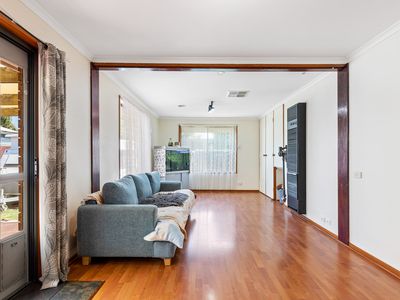 4 Charinga Drive, Werribee