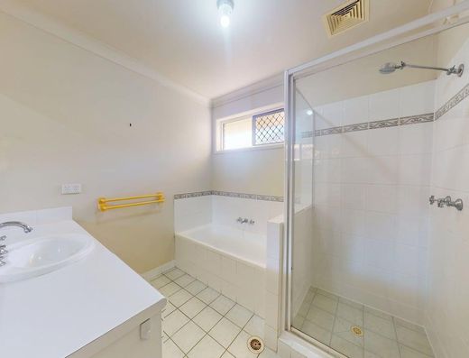 Centrally Located in The Bushlands Estates image 5
