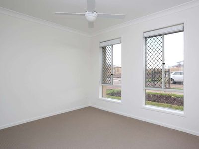 16 Wafer Road, Manor Lakes