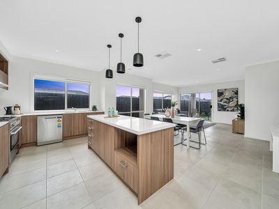 19 Nitre Street, Manor Lakes