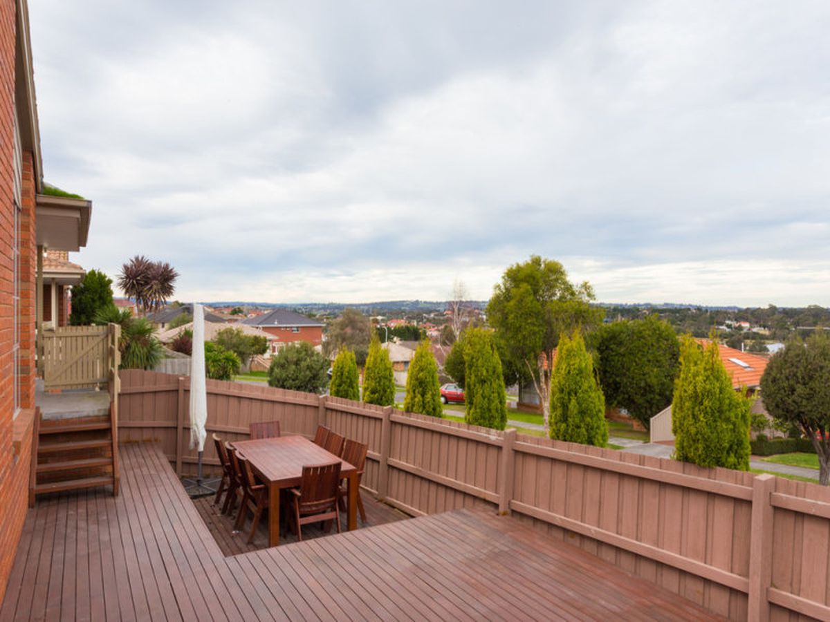 2 / 11 LAMBERT COURT, Endeavour Hills