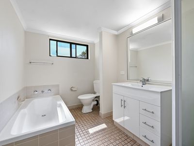 4 / 19 Carlingford Road, Epping