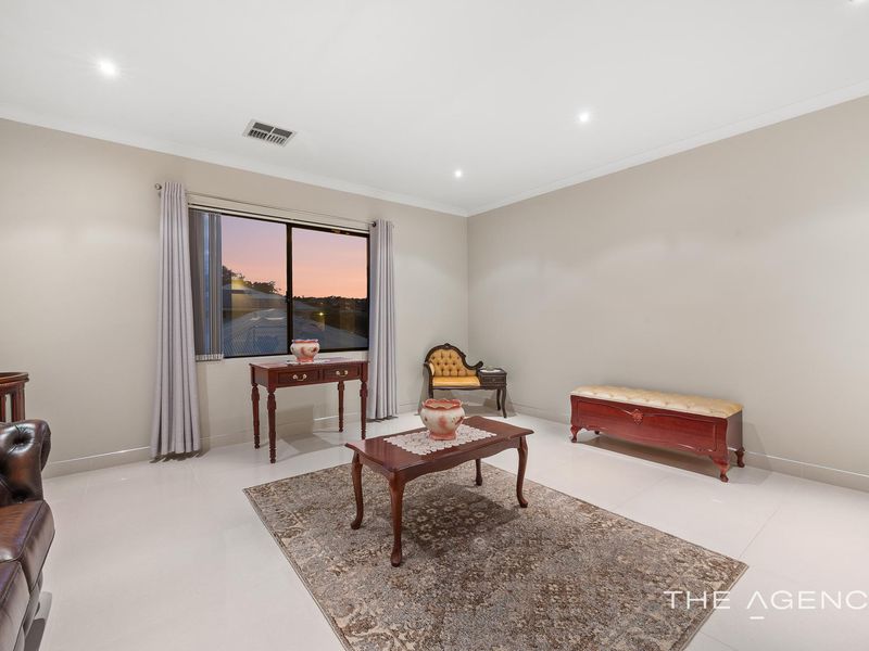 4 Sandford Avenue, Lake Coogee