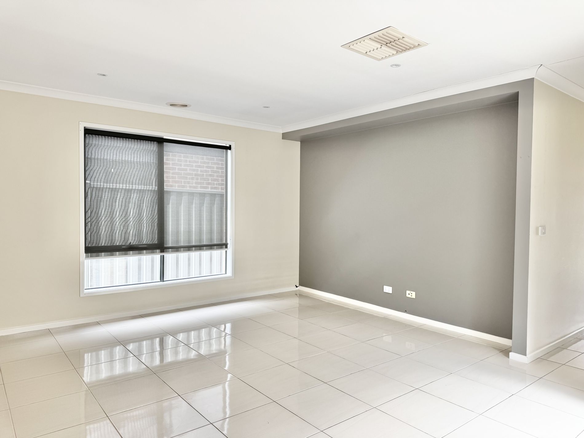 5 Lambertia Crescent, Manor Lakes