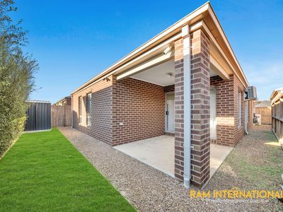 12 Camini Grove, Truganina