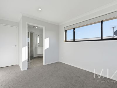 2 / 70 William Street , Brighton
