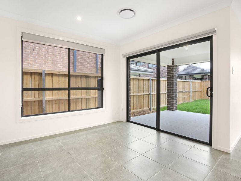 33 Parade Road, Leppington