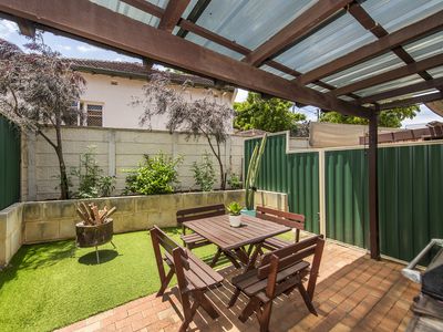 2 / 370 Canning Highway, Bicton