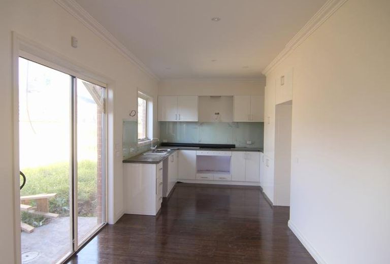 2 / 18 Kurrajong Avenue, Glen Waverley