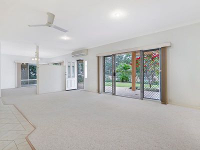 1 / 215 Esplanade, Pialba