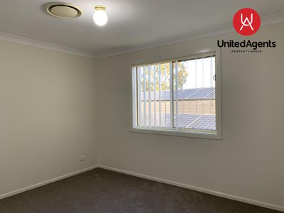 2B Rowe Avenue, Lurnea