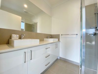 18 Seedgrass Street, Point Cook